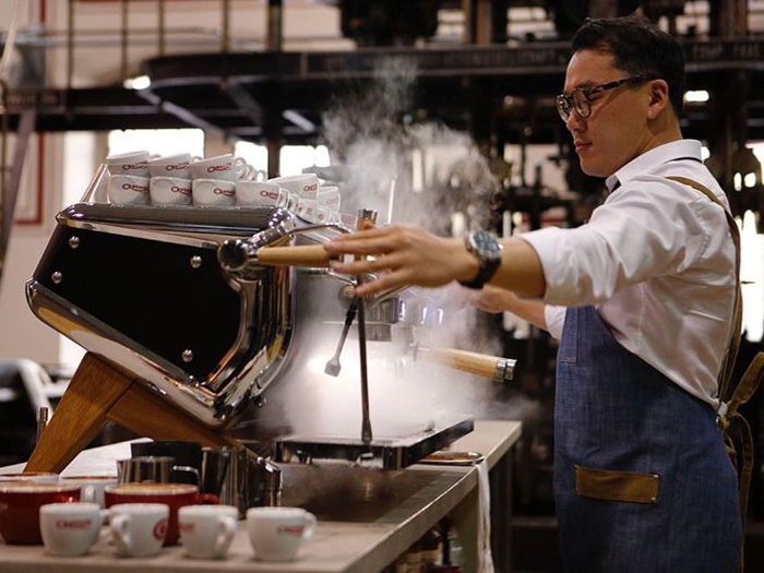 Máy pha cà phê Astoria xuất xứ từ Ý dễ dàng thao tác và điều chỉnh