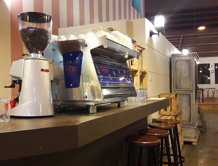 Máy pha cà phê bán tự động đang được ưa chuộng nhất hiện nay.