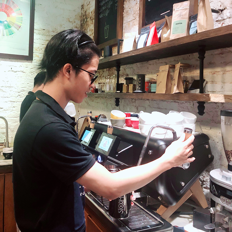 Công suất của máy ảnh hưởng đến chất lượng ly Espresso khi phục vụ quán đông khách